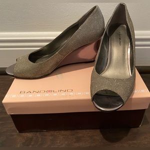 Bandolino Pewter/Silver Wedge Peep Toe 8M